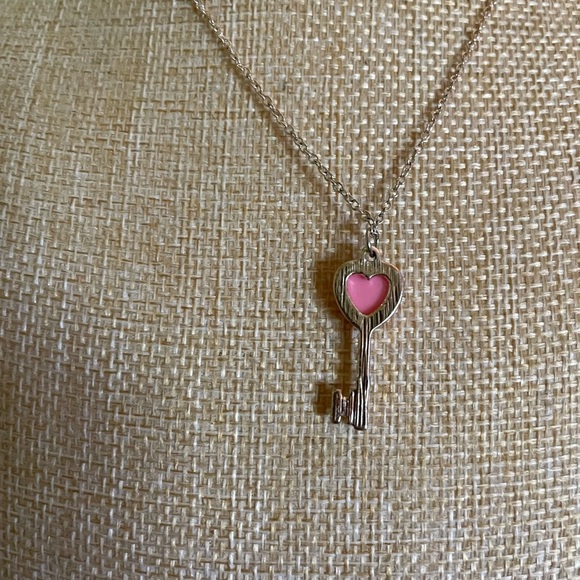 Heart Key Pendant Necklace with SISTERS charm - Picture 5 of 7